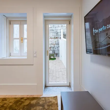 Guestready - Taipas Historical Penthouse Apartment Porto