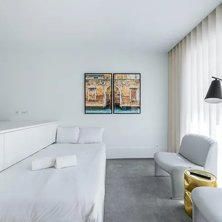 Guestready - Taipas Historical Penthouse Apartment Porto